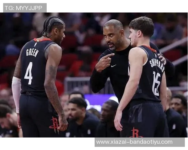 哈珀谈球队团结精神强调成员间互助与共同成功的重要性 哈珀谈球队团结精神强调成员间互助与共同成功的重要性