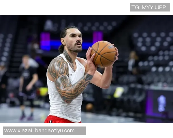 亚当斯如野兽般光脚漫步手持牛排展现原始魅力 亚当斯如野兽般光脚漫步手持牛排展现原始魅力